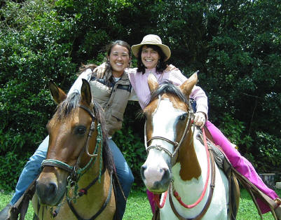 Smiling Horses Volunteering LAura + Sabine